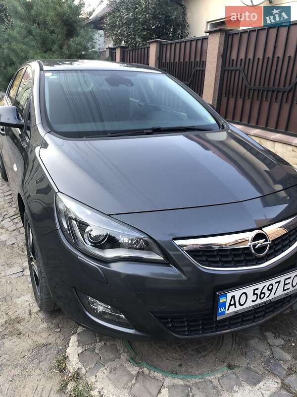 Хетчбек Opel Astra 2010 в 