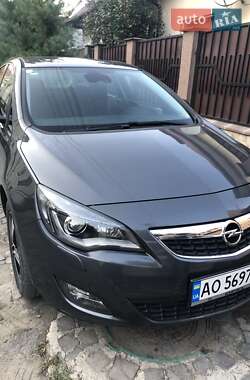 Хетчбек Opel Astra 2010 в 