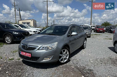 Універсал Opel Astra 2011 в Рівному
