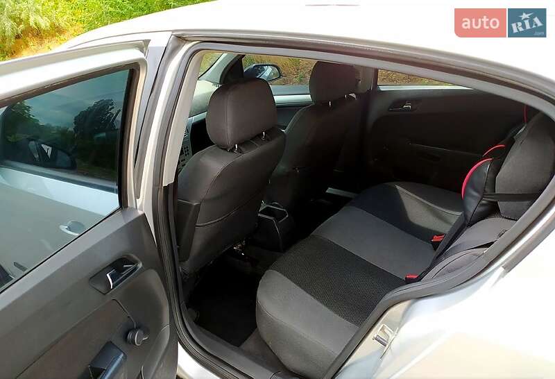 Хетчбек Opel Astra 2004 в Світловодську
