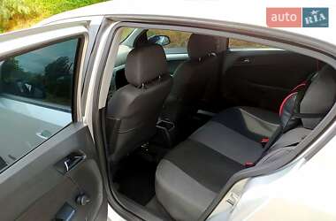 Хэтчбек Opel Astra 2004 в 