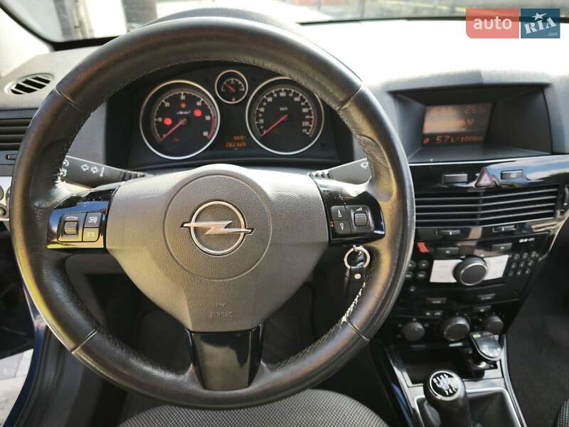 Универсал Opel Astra 2010 в Изяславе