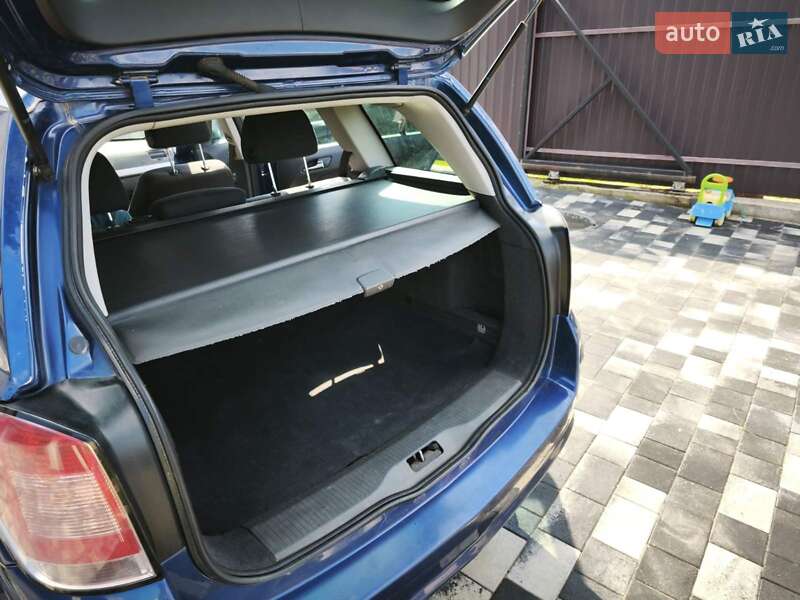 Универсал Opel Astra 2010 в Изяславе