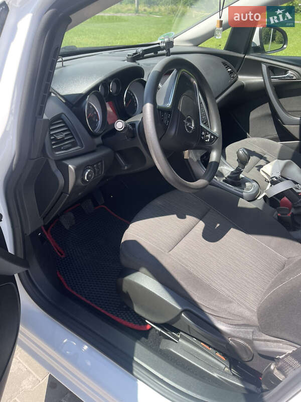 Универсал Opel Astra 2015 в Луцке