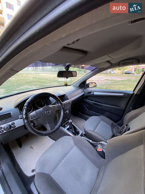 Универсал Opel Astra 2005 в Долинской