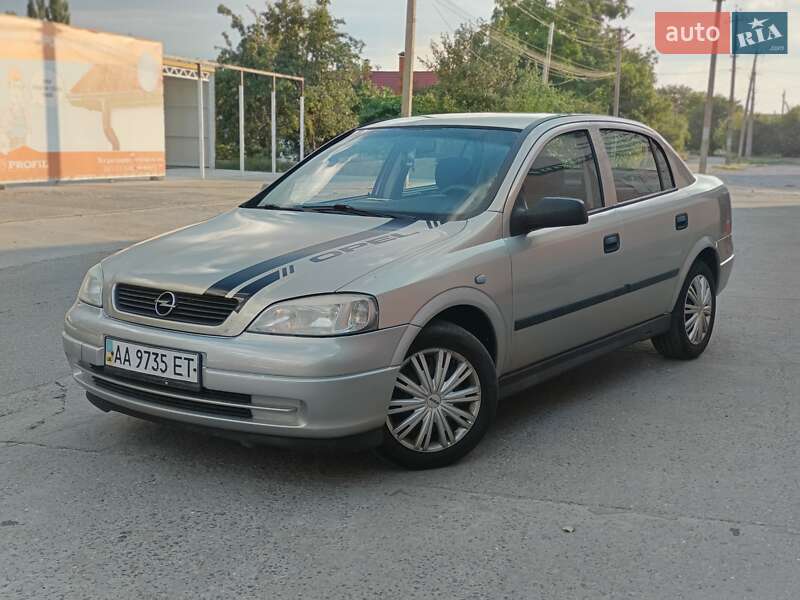 Седан Opel Astra 2008 в Новому Бузі