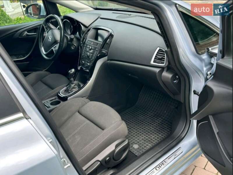 Універсал Opel Astra 2014 в Косові