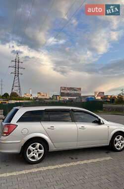 Универсал Opel Astra 2010 в 