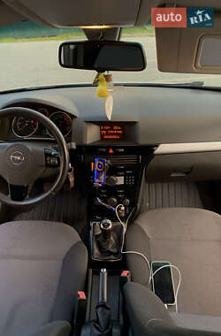 Универсал Opel Astra 2010 в 