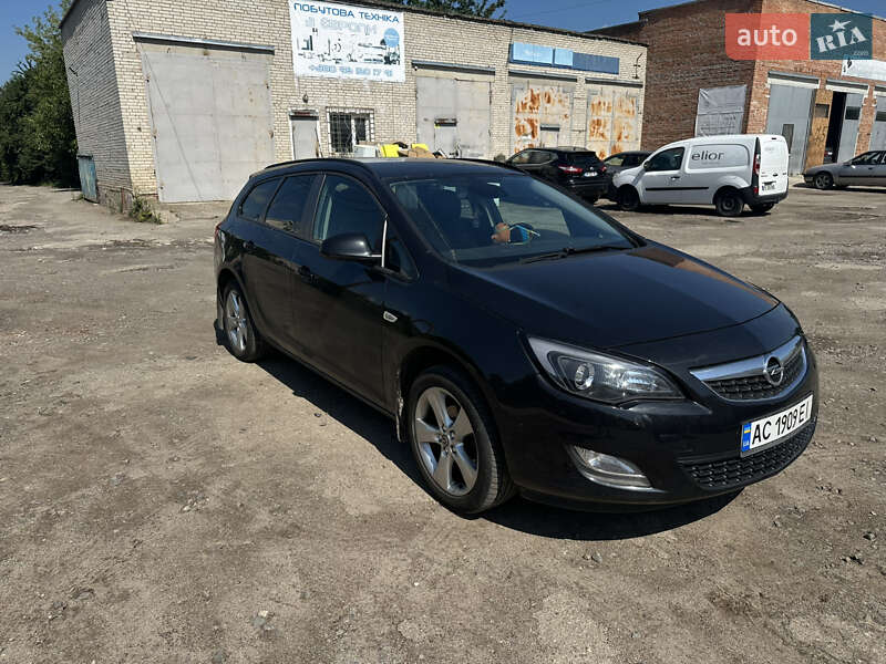 Универсал Opel Astra 2011 в Луцке