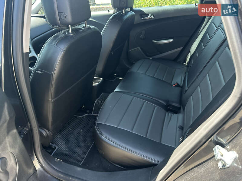Универсал Opel Astra 2011 в Луцке