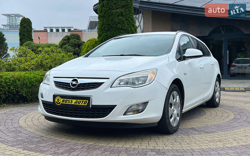 Универсал Opel Astra 2012 в Львове