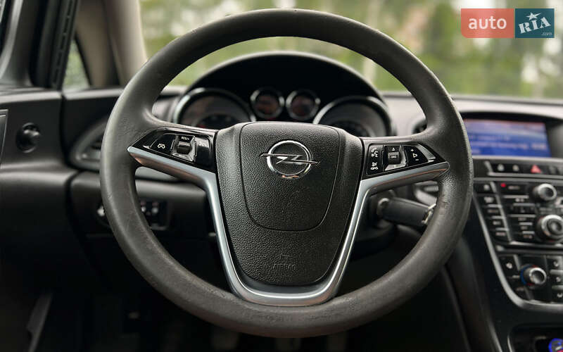 Универсал Opel Astra 2012 в Львове