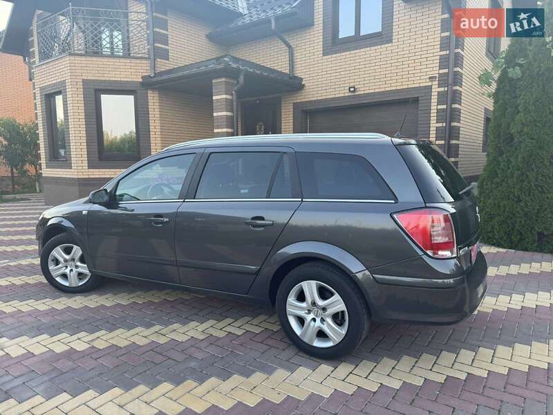 Универсал Opel Astra 2010 в Виннице