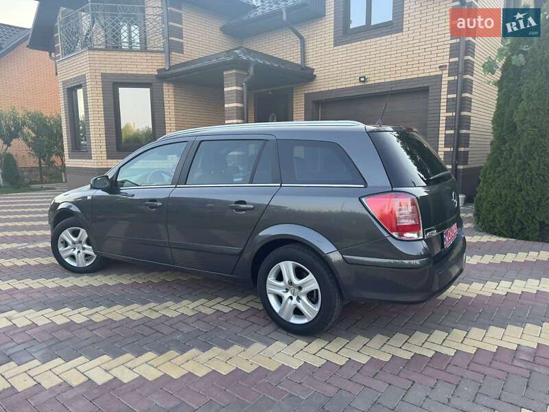 Универсал Opel Astra 2010 в Виннице