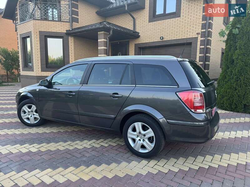 Универсал Opel Astra 2010 в Виннице