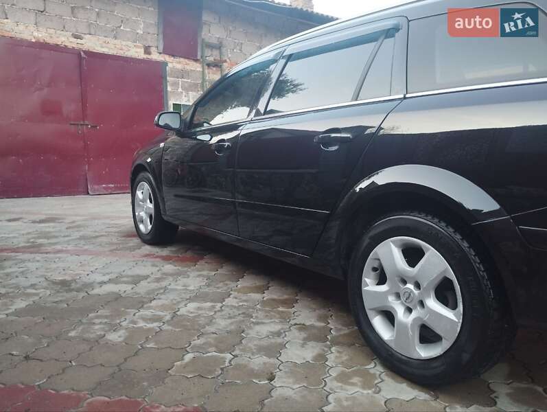 Универсал Opel Astra 2006 в Ровно