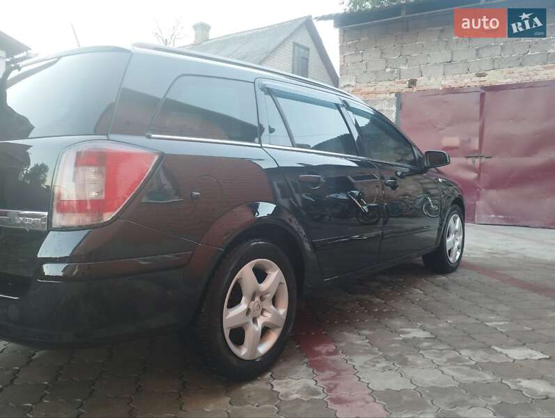 Универсал Opel Astra 2006 в Ровно