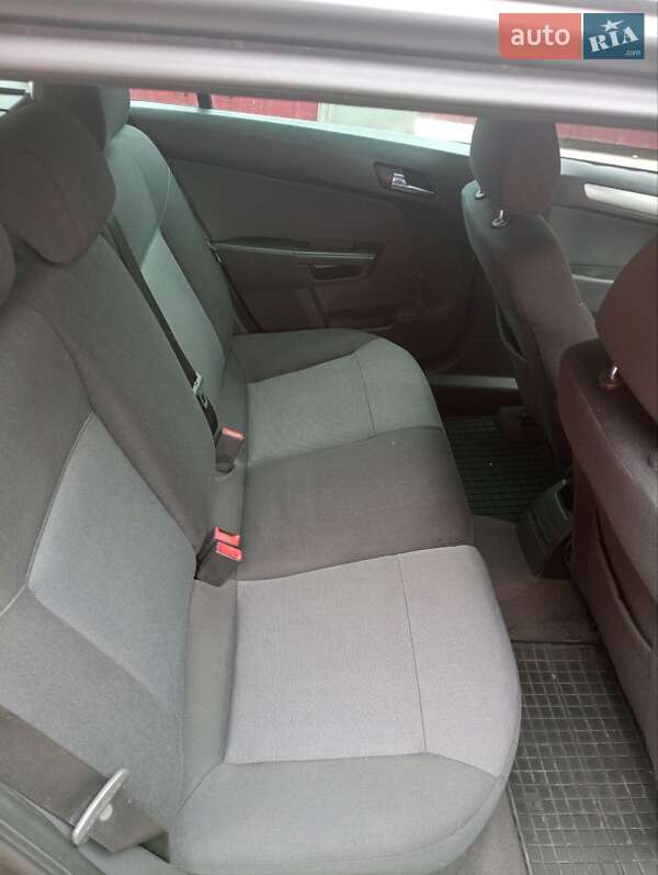 Универсал Opel Astra 2006 в Ровно
