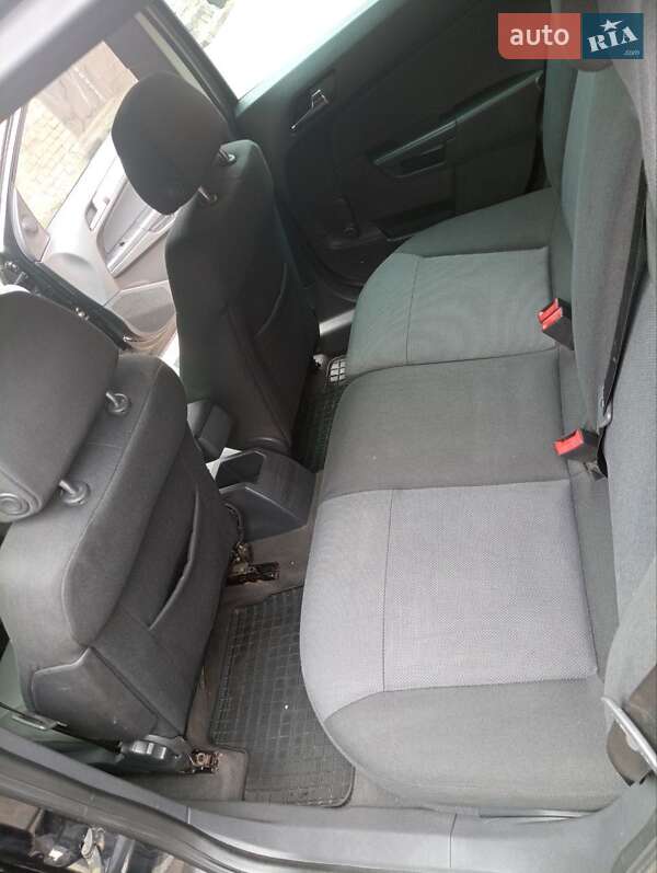 Универсал Opel Astra 2006 в Ровно