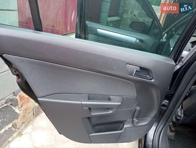Универсал Opel Astra 2006 в Ровно
