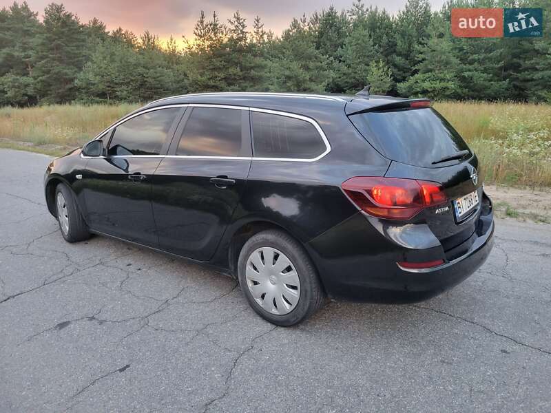 Універсал Opel Astra 2012 в Кременчуці