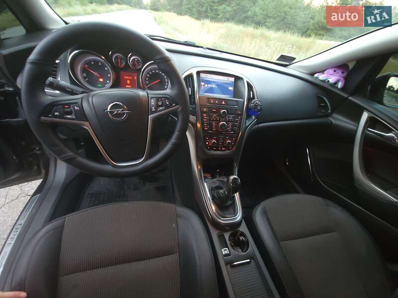 Універсал Opel Astra 2012 в Кременчуці