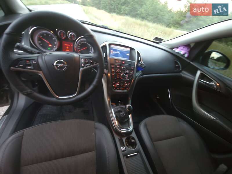 Універсал Opel Astra 2012 в Кременчуці