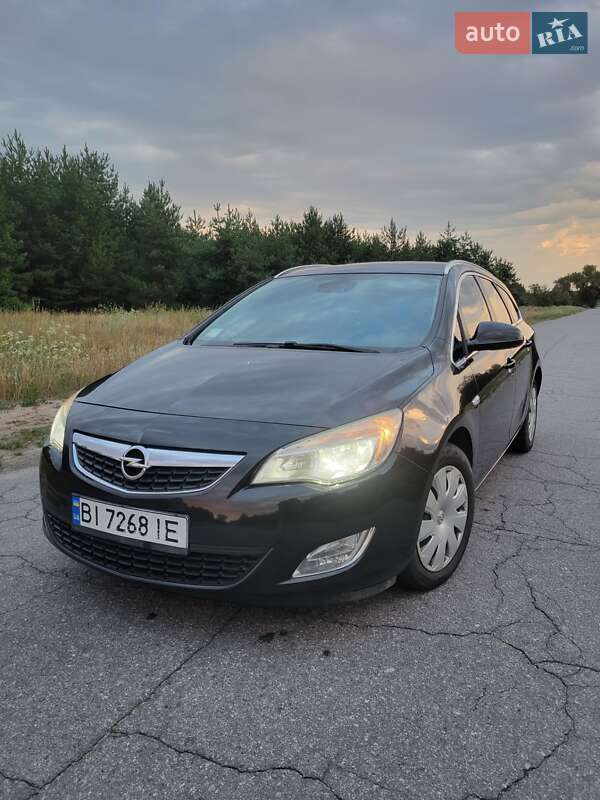 Універсал Opel Astra 2012 в Кременчуці