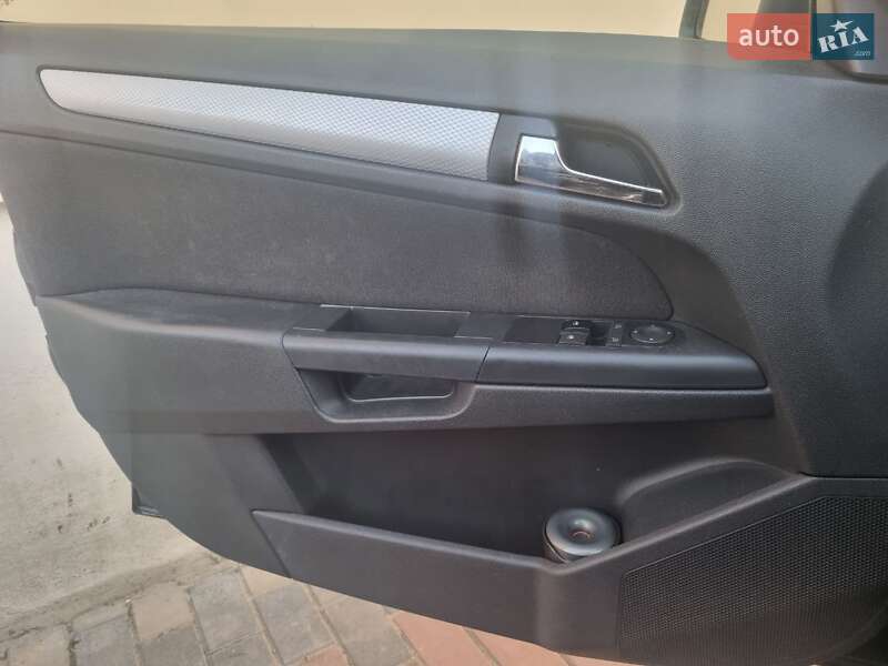Универсал Opel Astra 2004 в Луцке