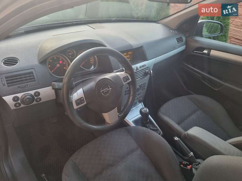 Универсал Opel Astra 2004 в Луцке