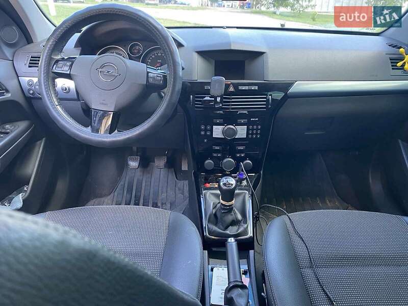 Універсал Opel Astra 2009 в Первомайську