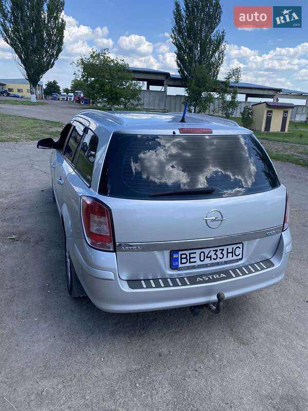 Універсал Opel Astra 2009 в Первомайську