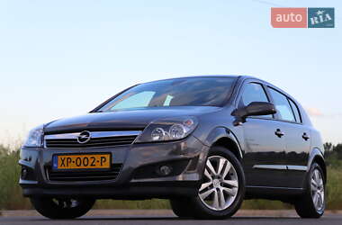 Хэтчбек Opel Astra 2010 в 