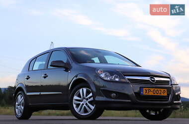 Хэтчбек Opel Astra 2010 в 