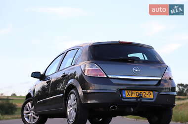 Хэтчбек Opel Astra 2010 в 