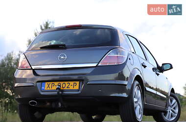 Хэтчбек Opel Astra 2010 в 