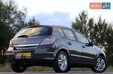 Хэтчбек Opel Astra 2010 в 