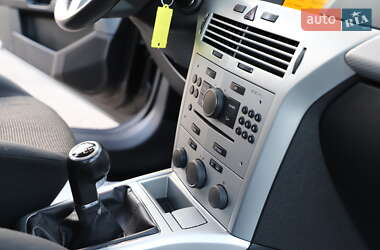 Хэтчбек Opel Astra 2010 в 