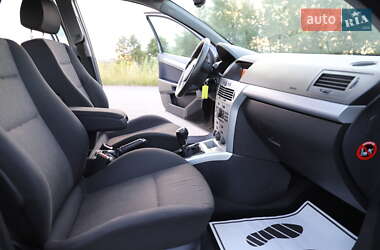 Хэтчбек Opel Astra 2010 в 