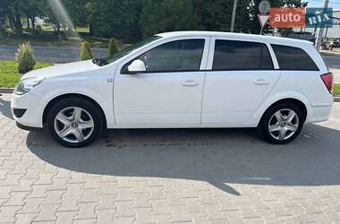 Універсал Opel Astra 2012 в Тернополі