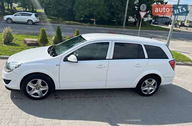 Універсал Opel Astra 2012 в Тернополі