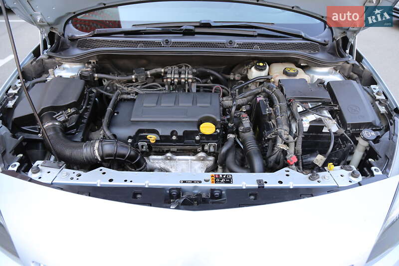 Седан Opel Astra 2017 в Киеве