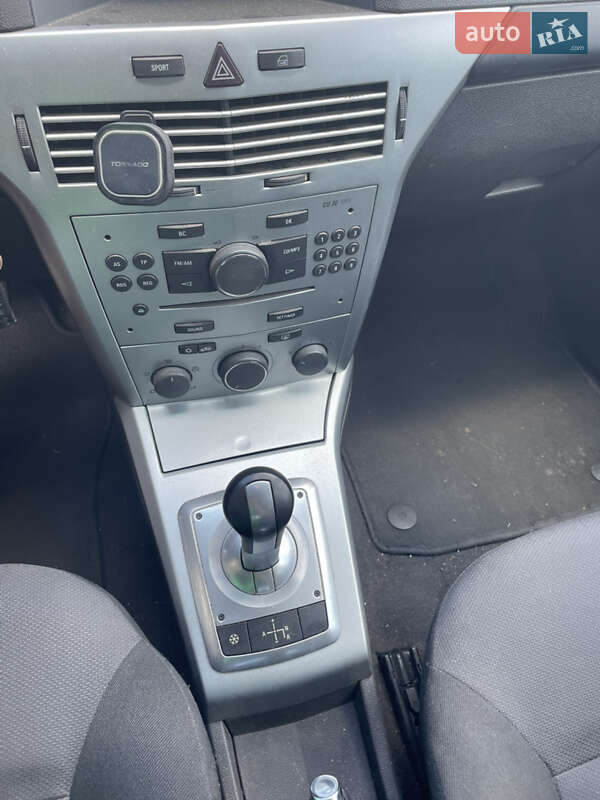 Хэтчбек Opel Astra 2012 в Полтаве