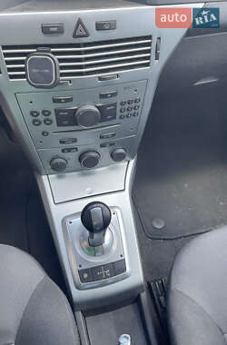 Хэтчбек Opel Astra 2012 в 