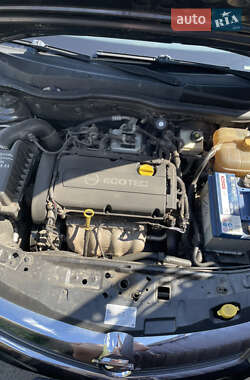 Хэтчбек Opel Astra 2012 в 