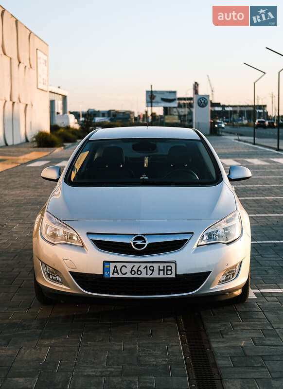 Хэтчбек Opel Astra 2010 в Луцке фото 3 Хэтчбек Opel Astra 2010 в Луцке