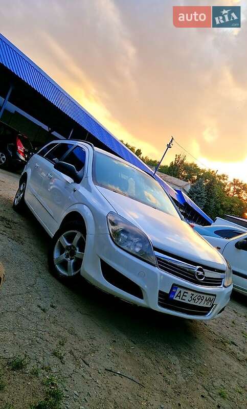 Універсал Opel Astra 2007 в Дніпрі