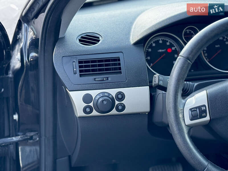 Универсал Opel Astra 2007 в Дубно