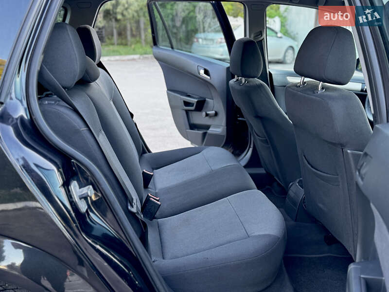 Универсал Opel Astra 2007 в Дубно